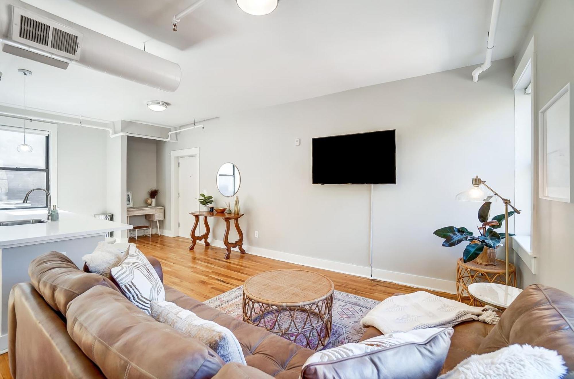 Sunny Downtown Apartment, Walk To Washington Park! Cincinnati Eksteriør bilde